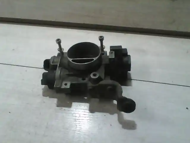Vedd meg online FIAT PUNTO II. Fojtószelep mechanikus bontott alkatrész