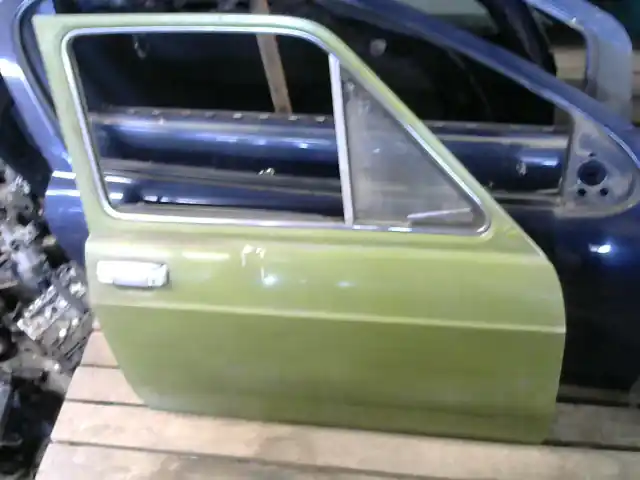 ZASTAVA 1100 Jobb első ajtó. bontott alkatrész Olcsóbb