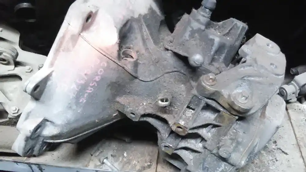 Népszerű OPEL CORSA C 00-06 Sebességváltó. benzines manuális bontott alkatrész