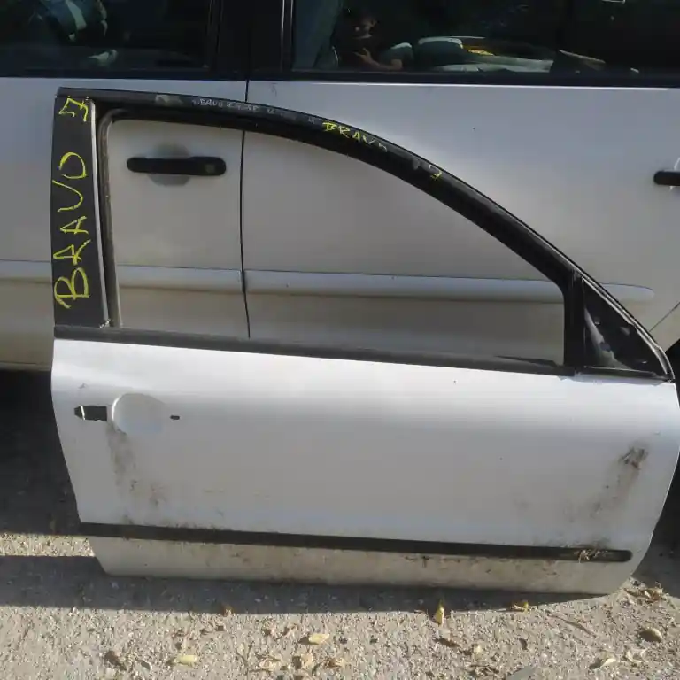 FIAT BRAVO Jobb első ajtó. bontott alkatrész Kedvezmény