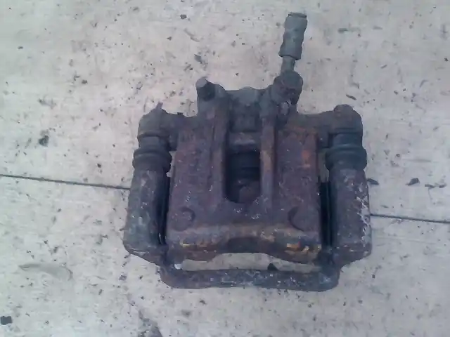 TOYOTA COROLLA E120 04.06-07.01 Jobb hátsó féknyereg munkahengerrel 2.0d kombi bontott alkatrész Vedd meg most