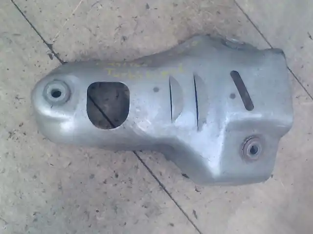 TOYOTA COROLLA E120 04.06-07.01 Hővédő lemez kipufogó csonktra(turbó) 2.0d bontott alkatrész Gyors kiszállítás