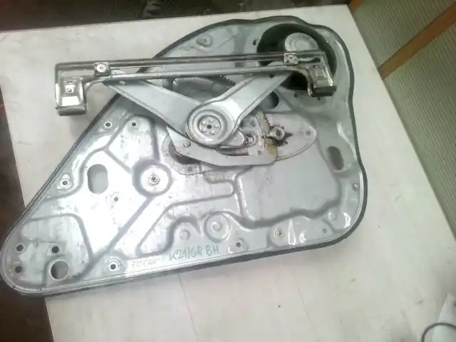 Kihagyhatatlan ajánlat FORD Focus 2007.09.01-2011.02.28 Bal hátsó ablakemelő szerkezet mechanikus kombi kombi bontott alkatrész