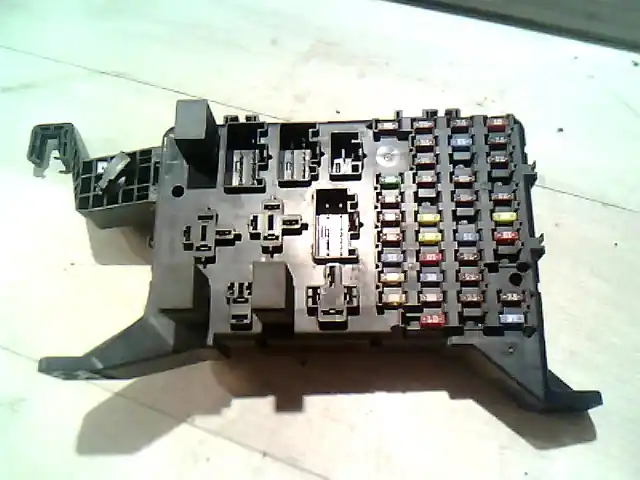 Vásárlói kedvenc FORD MONDEO 01-07 Biztosítéktábla bcm bsi bsm sam gem modul utastér 2.0 tdci bontott alkatrész