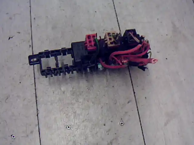 Rendeld meg most VW PASSAT 96.10-00.10 B5 Biztosítéktábla bcm bsi bsm sam gem modul 1.9d bontott alkatrész