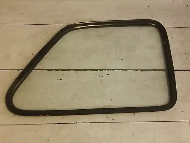 Akció POLSKI FIAT P126 Jobb hátsó karosszéria üveg bontott alkatrész