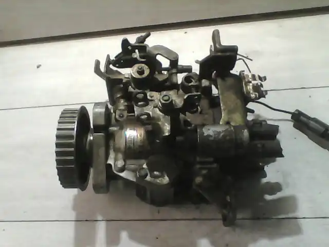 NISSAN PRIMERA P10 90.10-96.10 Adagoló bontott alkatrész Kedvezményes ár