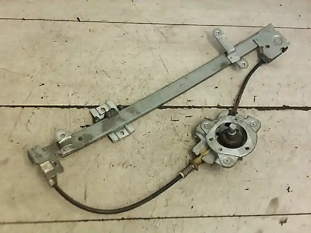 Bestseller SUZUKI SWIFT 96-05 Bal hátsó ablakemelő szerkezet mechanikus bontott alkatrész
