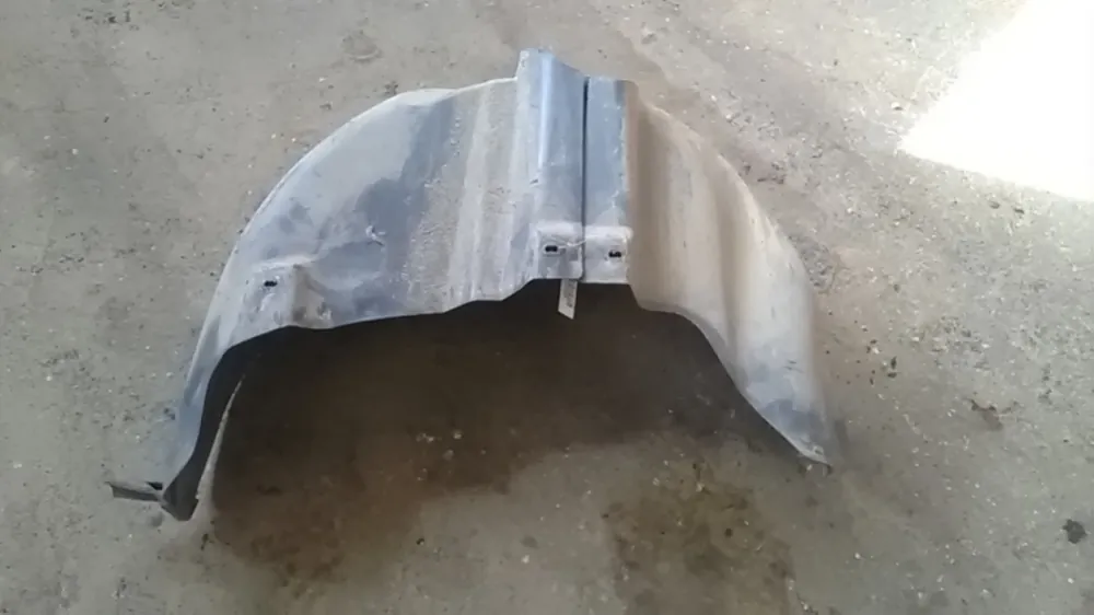 VW POLO V. 02-05 Jobb hátsó első kerékjárati dobbetét müanyag bontott alkatrész Végkiárusítás