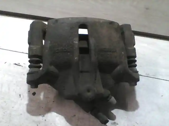 FORD MONDEO 01-07 Jobb első féknyereg munkahengerrel bontott alkatrész Árengedmény