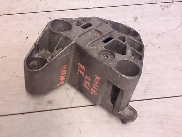 Biztonságos fizetés RENAULT MEGANE SCENIC 97-99 Motortartó bak bontott alkatrész