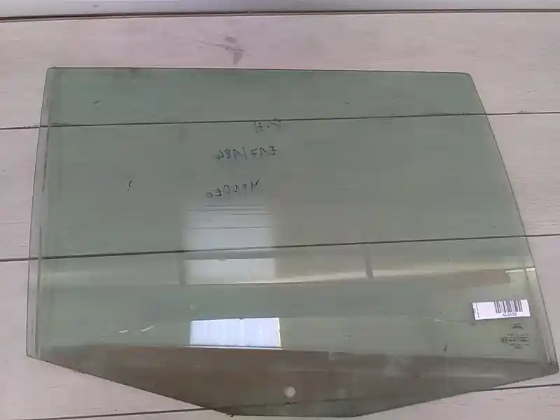 Kedvezményes ár FORD MONDEO 01-07 Jobb hátsó ajtóüveg bontott alkatrész