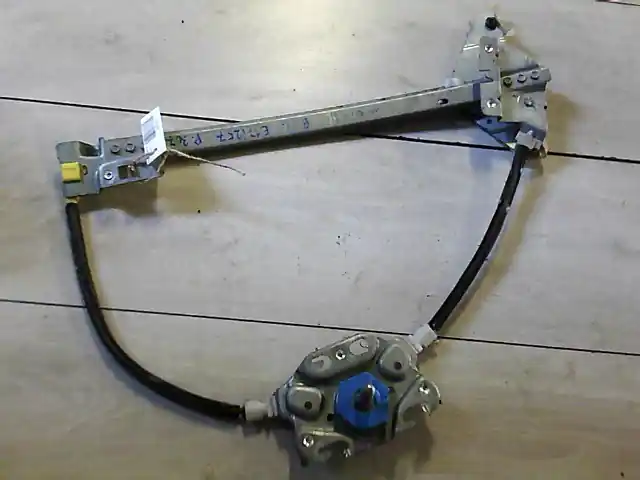 Szuper ajánlat PEUGEOT 307 01-05 Bal első ablakemelő szerkezet mechanikus 5 ajtós bontott alkatrész