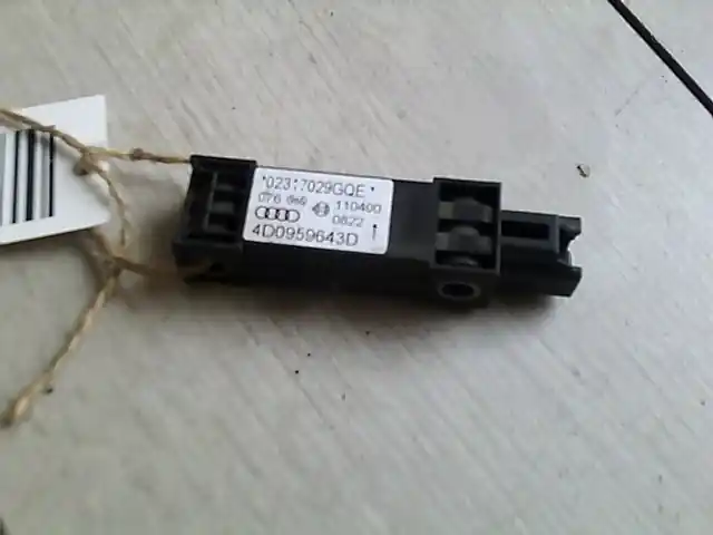 Outlet AUDI A8 94.06-02.12 ütközés érzékelő bontott alkatrész
