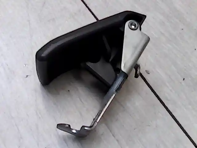 MITSUBISHI COLT 04.04-08.09 Motortér nyitó kar bontott alkatrész Bestseller