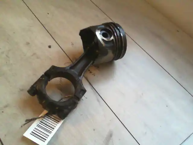 Exkluzív ajánlat FIAT PUNTO I. Dugattyú és hajtókar bontott alkatrész