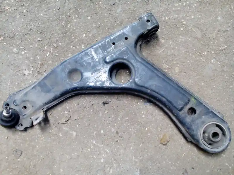 Vedd meg most VW GOLF III. Jobb első lengőkar bontott alkatrész