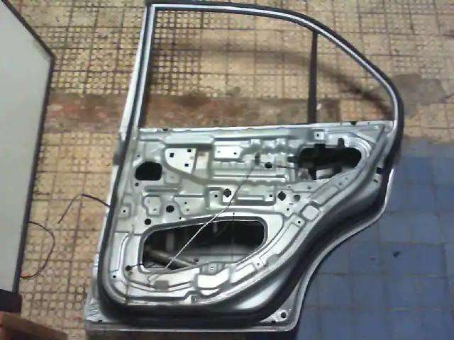 Expressz szállítás HYUNDAI ACCENT 03-06 Jobb hátsó ajtó. 4 ajtós bontott alkatrész