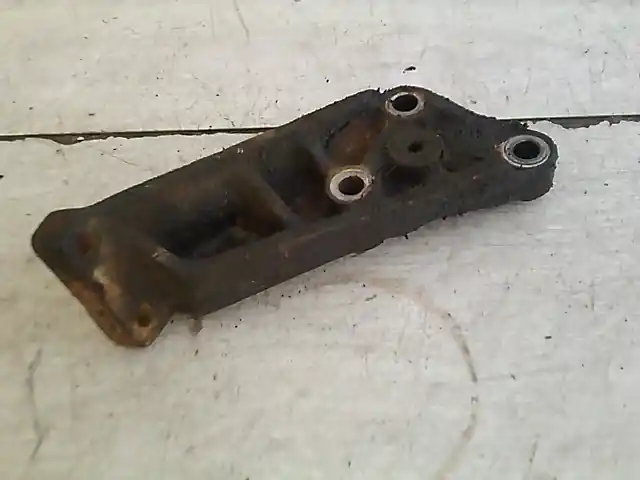 SUZUKI SWIFT 96-05 Motortartó bak öntvény 1.6i bontott alkatrész Árengedmény
