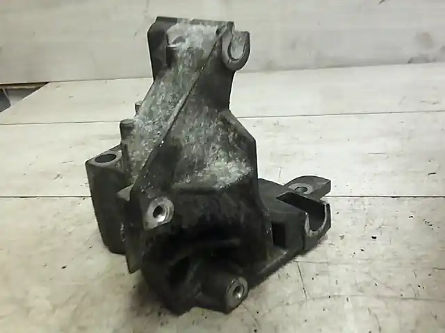 FORD FOCUS 98-04 Generátor tartó bak bontott alkatrész Prémium
