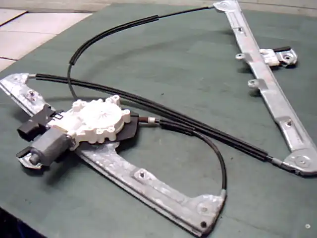 Outlet MITSUBISHI COLT 04.04-08.09 Jobb első ablakemelő szerkezet elektromos bontott alkatrész