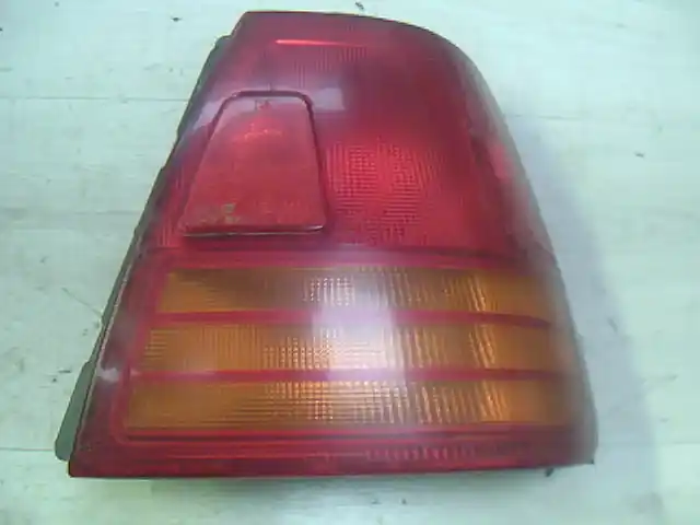 SUZUKI SWIFT 96-05 Jobb külső hátsó lámpa külső 4 ajtós bontott alkatrész Árengedmény