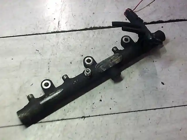 PEUGEOT 406 Közösnyomócső common rail cső bontott alkatrész Biztonságos vásárlás