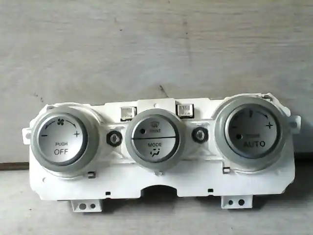 Akció MAZDA 6 02-05 Fűtés vezérlő panel bontott alkatrész