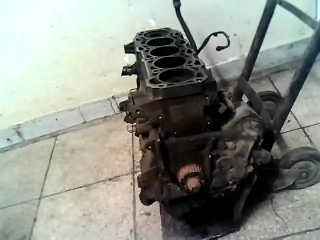 ALFA ROMEO 156 Motor, diesel fűzött blokk hengerfej nélkül bontott alkatrész Vedd meg online