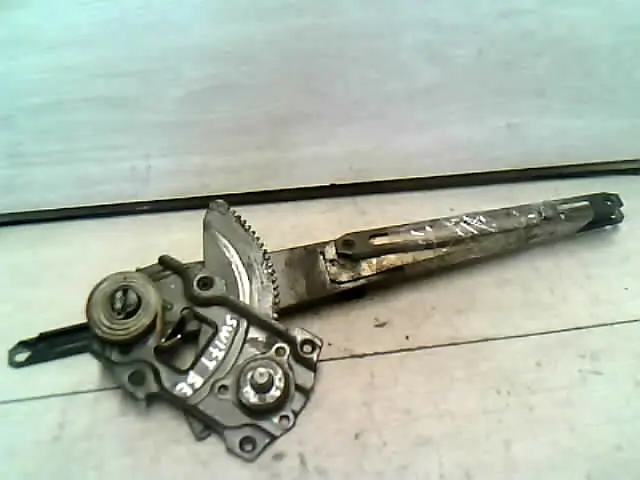 SUZUKI SWIFT 89-96 Bal első ablakemelő szerkezet mechanikus 4 ajtós bontott alkatrész Utolsó esély