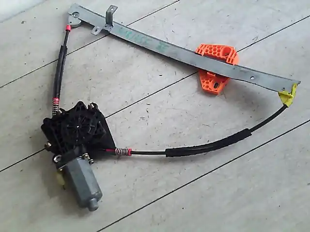 FORD FIESTA 99.09-02.04 Jobb első ablakemelő szerkezet elektromos 5 ajtós, motorral bontott alkatrész Alacsony ár