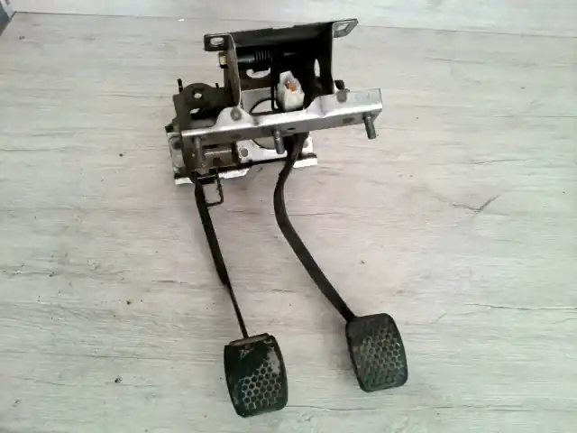 SUZUKI SWIFT 89-96 Pedálbak bontott alkatrész Kedvezmény
