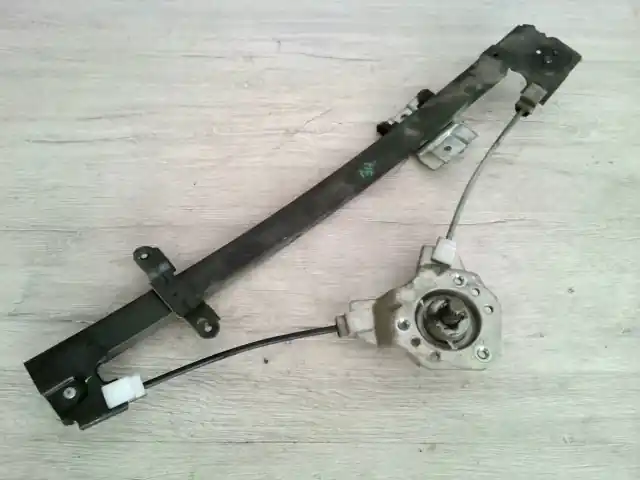Kihagyhatatlan ajánlat SUZUKI SWIFT 89-96 Jobb hátsó ablakemelő szerkezet mechanikus 5 ajtós bontott alkatrész