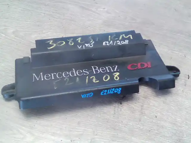 MERCEDES VITO 96- Felső motorburkolat 2.2cdi bontott alkatrész Ne maradj le