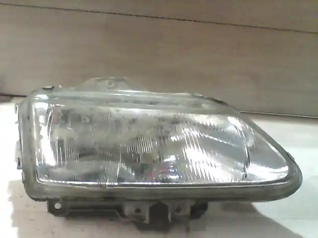 Gyors kiszállítás RENAULT LAGUNA 94-98 Jobb fényszóró motoros állítású, bontott alkatrész