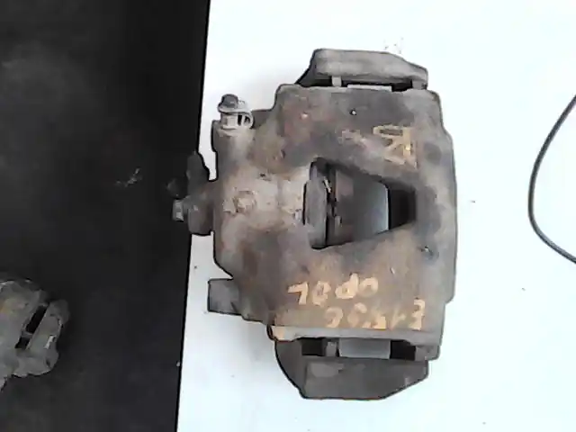 OPEL ASTRA F 91-94 Bal első féknyereg munkahengerrel bontott alkatrész Kiárusítás